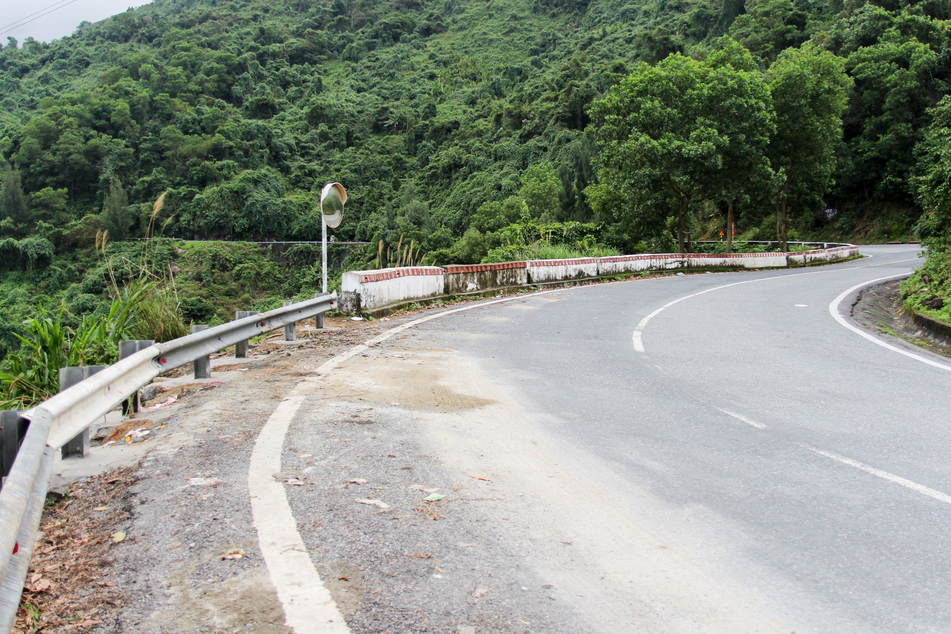 Khuc cua tu than tren deo Hai Van. anh 10