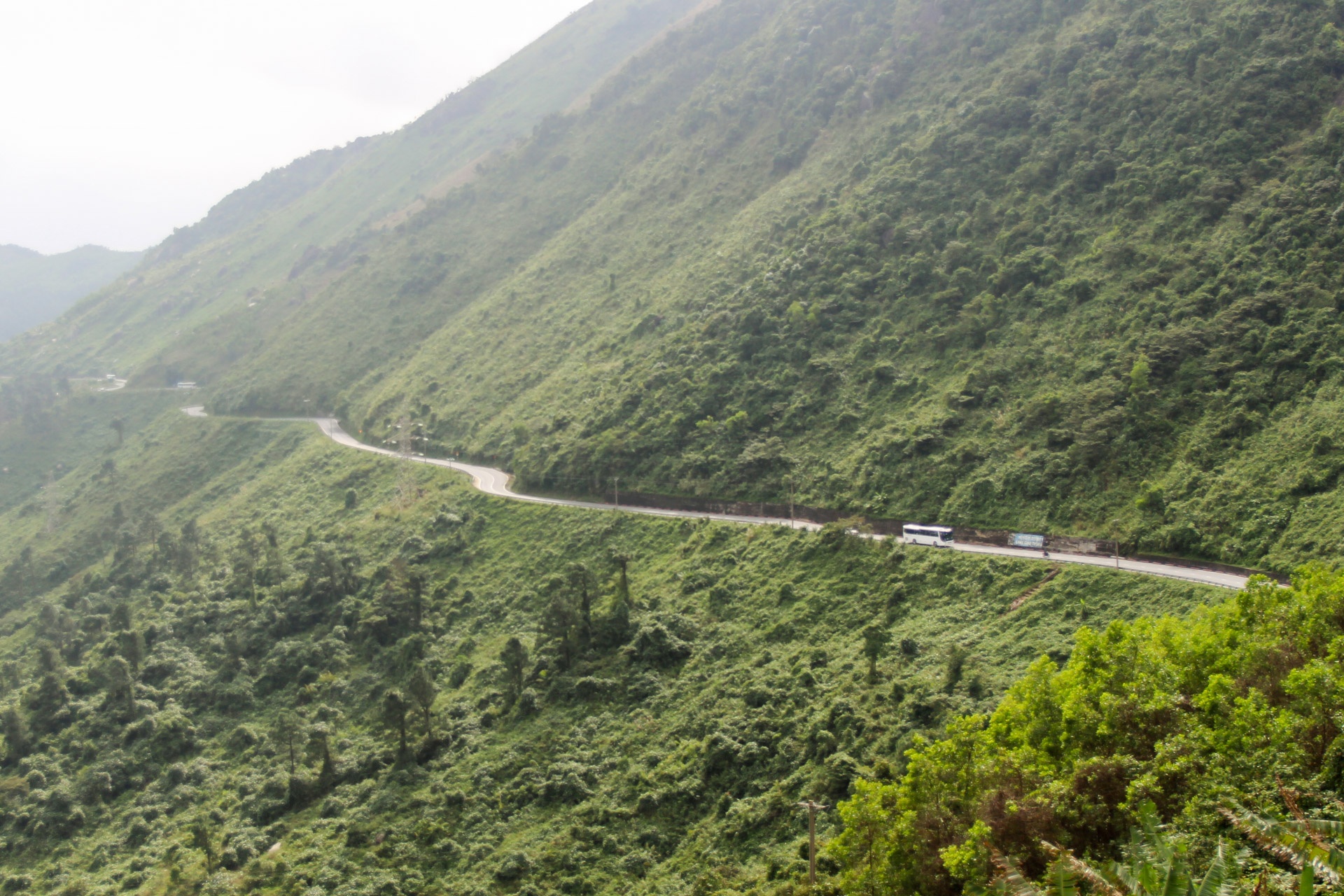 Khuc cua tu than tren deo Hai Van. anh 1