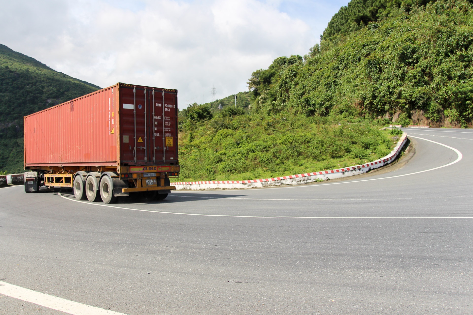 Khuc cua tu than tren deo Hai Van. anh 11