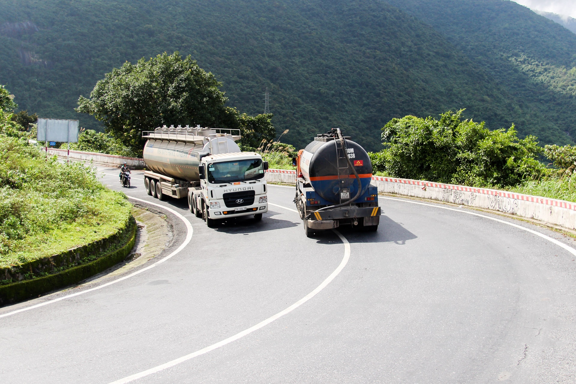 Khuc cua tu than tren deo Hai Van. anh 5