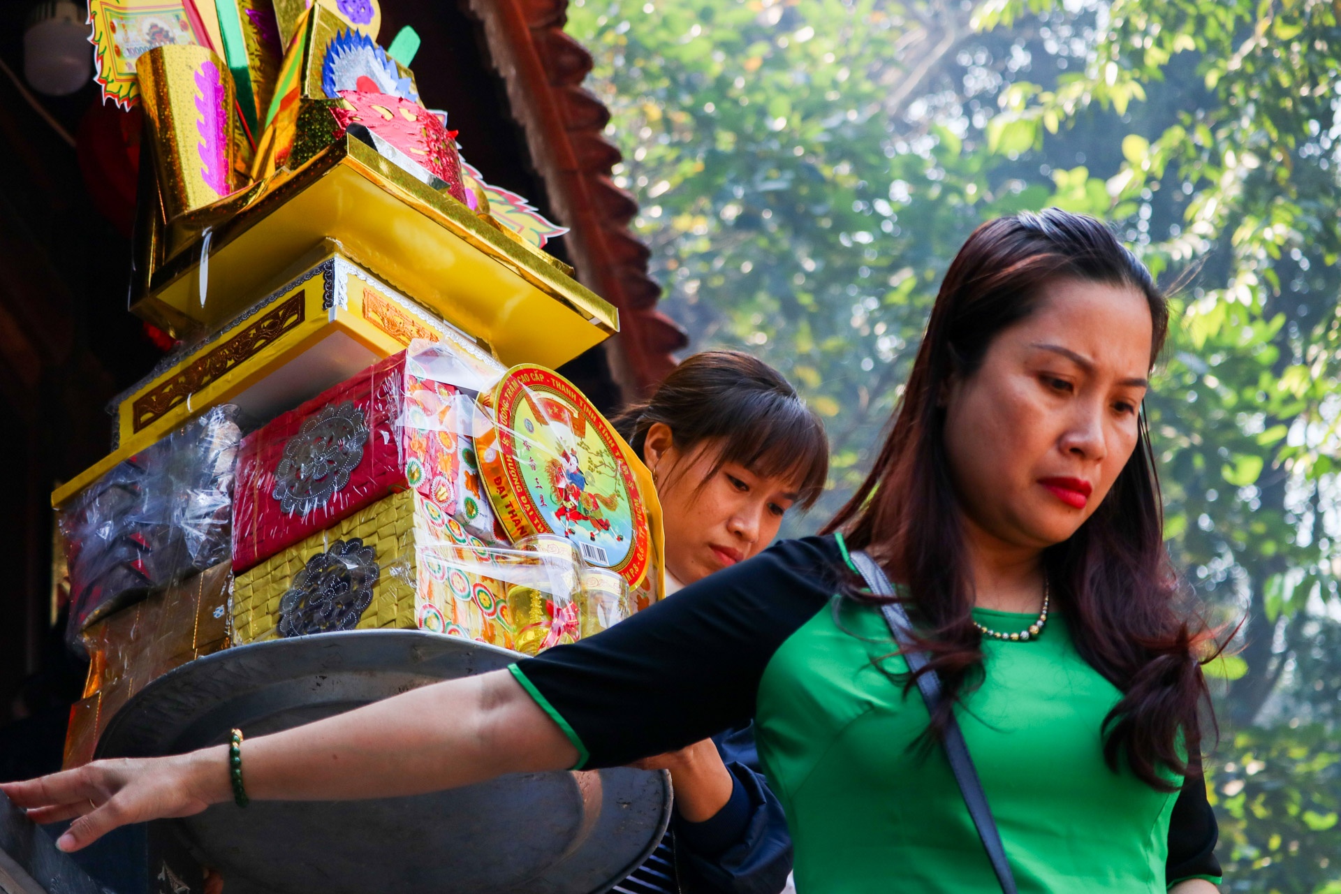 Nguoi nguoi doi mam le vao den ong Hoang Muoi hinh anh