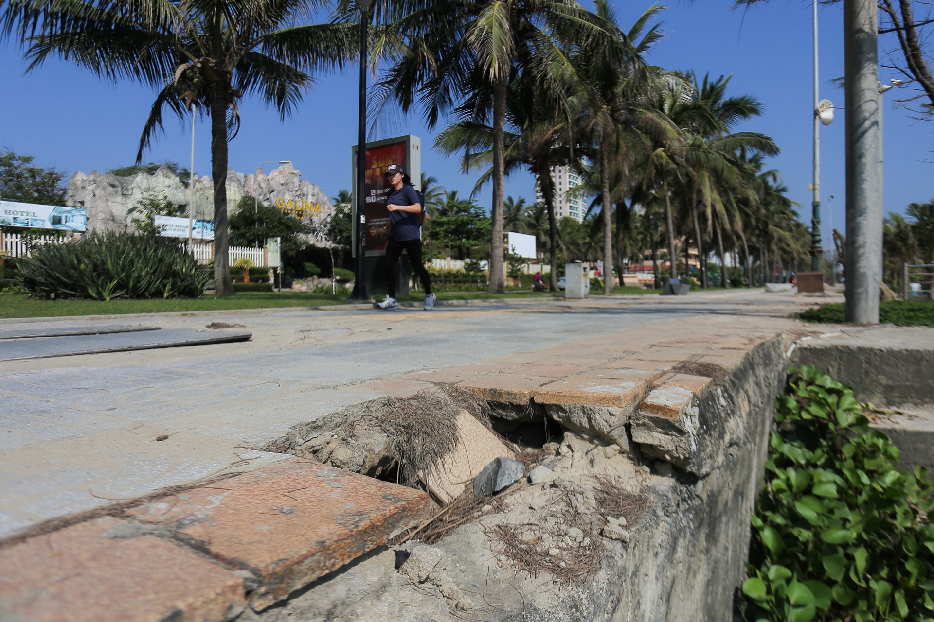 Via he doc bien Da Nang vo nat,  xuong cap. anh 2