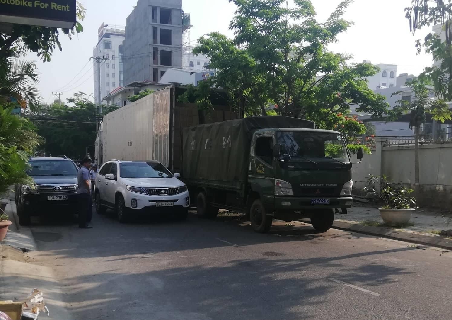 Xe cảnh sát vi phạm luật giao thông. ảnh 1 Xe canh sat vi pham luat giao thong. anh 1