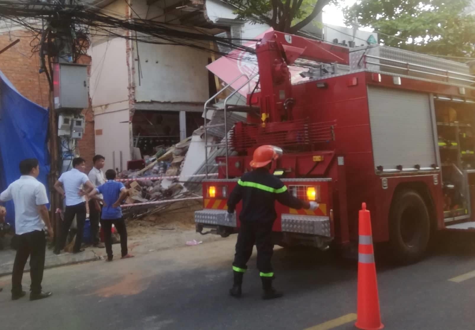 Dao mong lam sap nha hang xom hinh anh