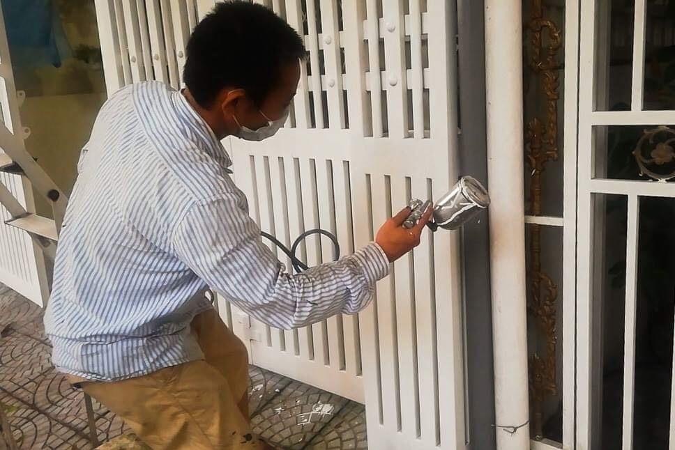 Cong an trich xuat camera tim nguoi xit son nha cuu Vien pho VKS hinh anh