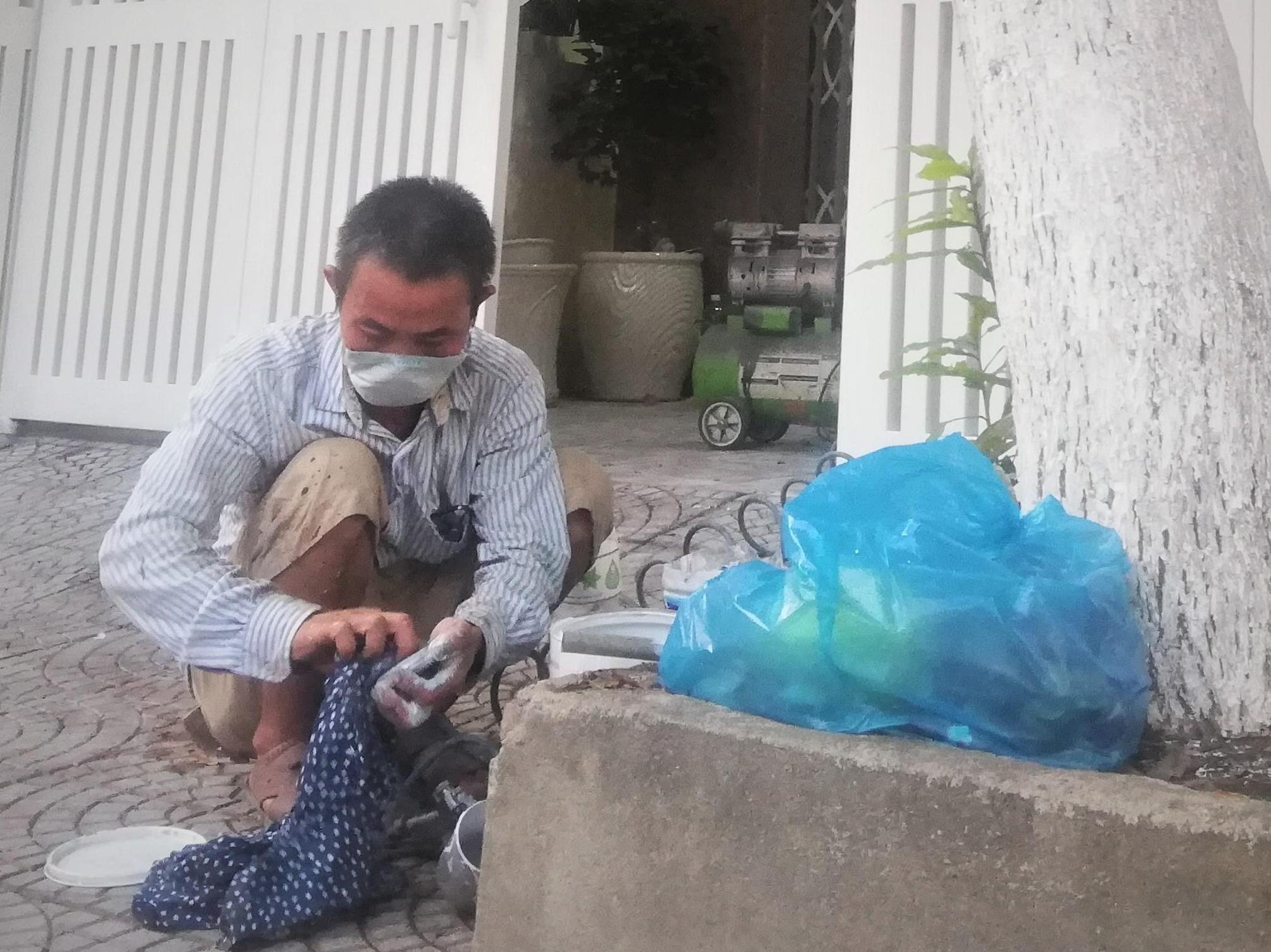 Cong nhan son lai cong nha ong Nguyen Huu Linh hinh anh