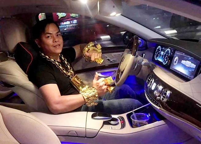 Phuc XO tung bi boc me khi khoe tau Maybach S600 9,5 ty hinh anh