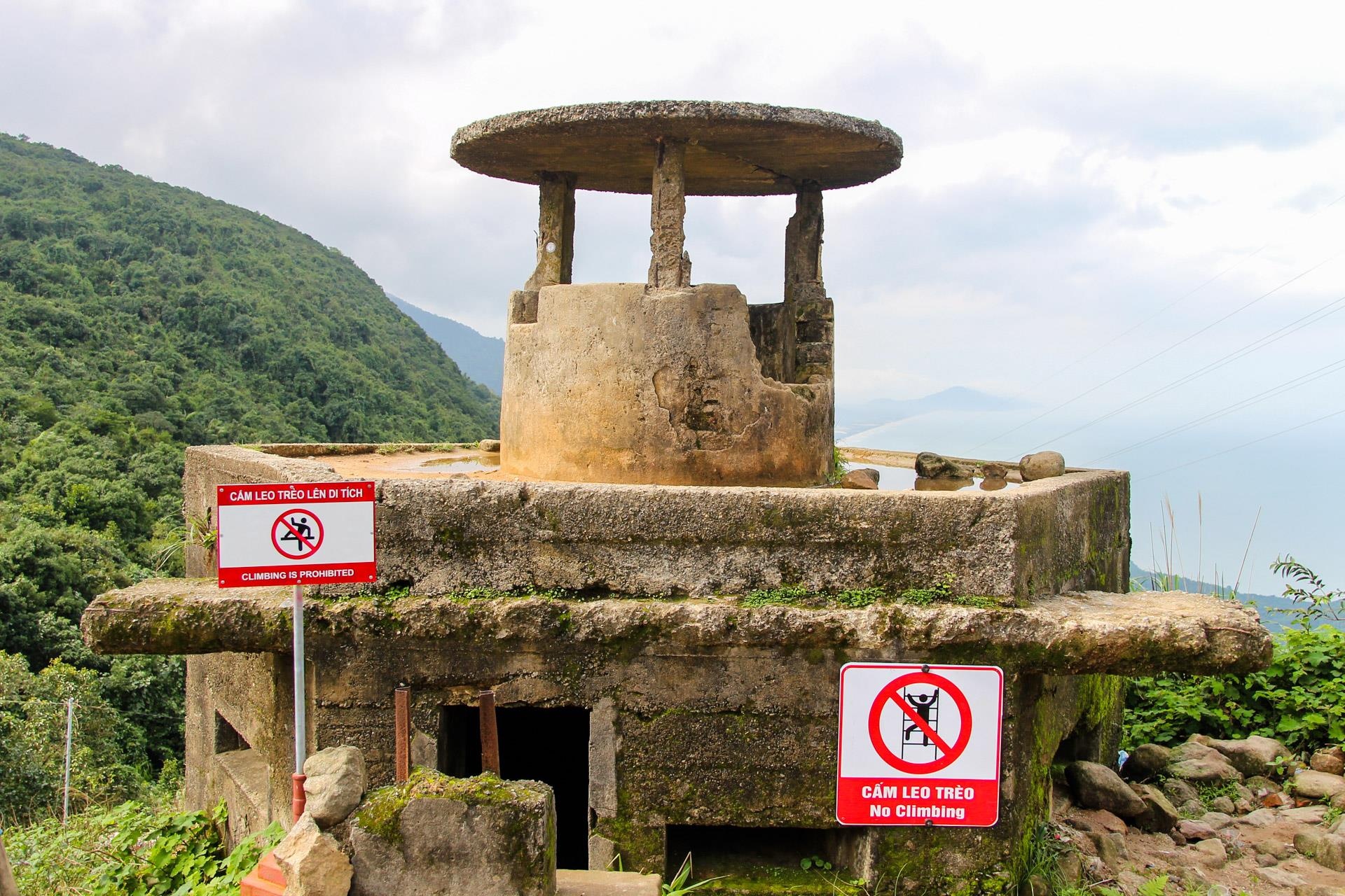 Phuc hoi di tich Hai Van Quan tren deo Hai Van. anh 2