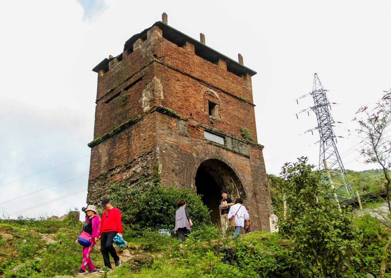 Di tich Hai Van Quan sap duoc trung tu hinh anh