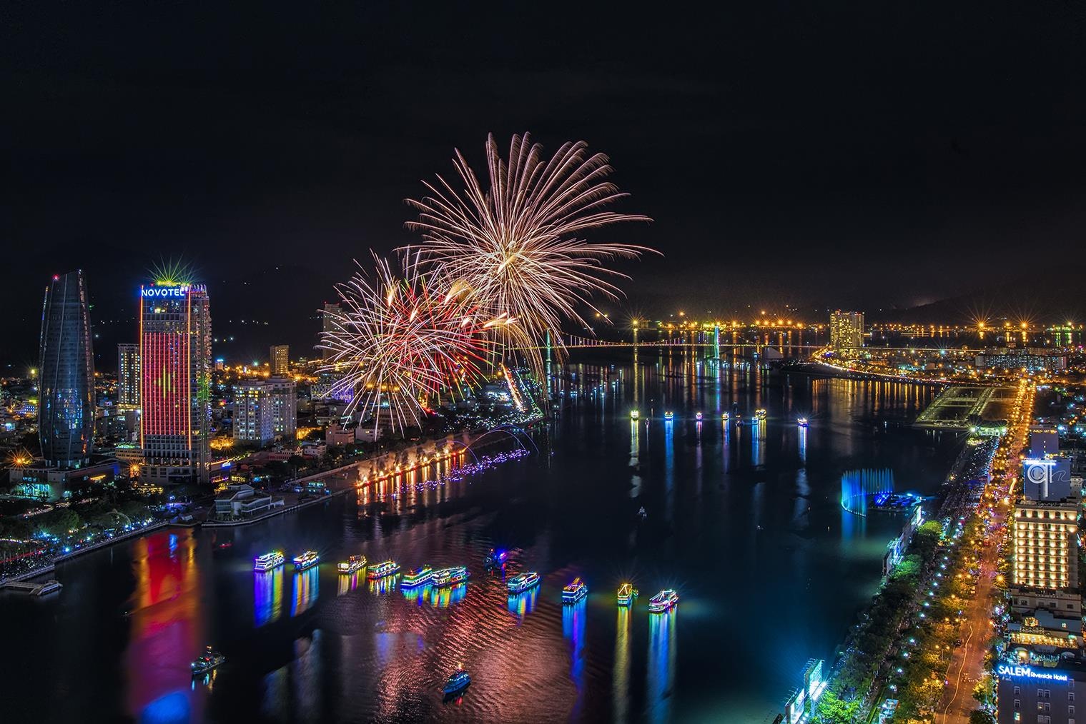 Man phao hoa khai mac DIFF 2019. anh 1