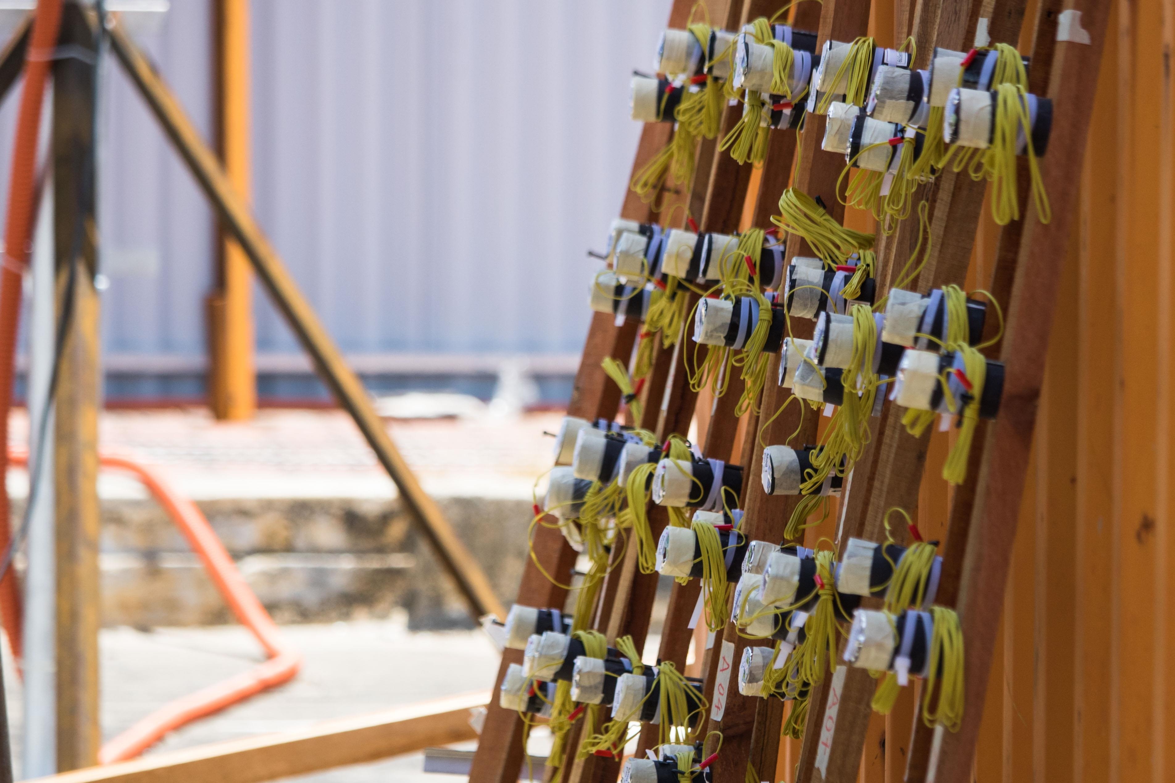 Hàng nghìn quả pháo đội Bỉ và Brazil vào bệ phóng. ảnh 10 Hang nghin qua phao doi Bi va Brazil vao be phong. anh 10