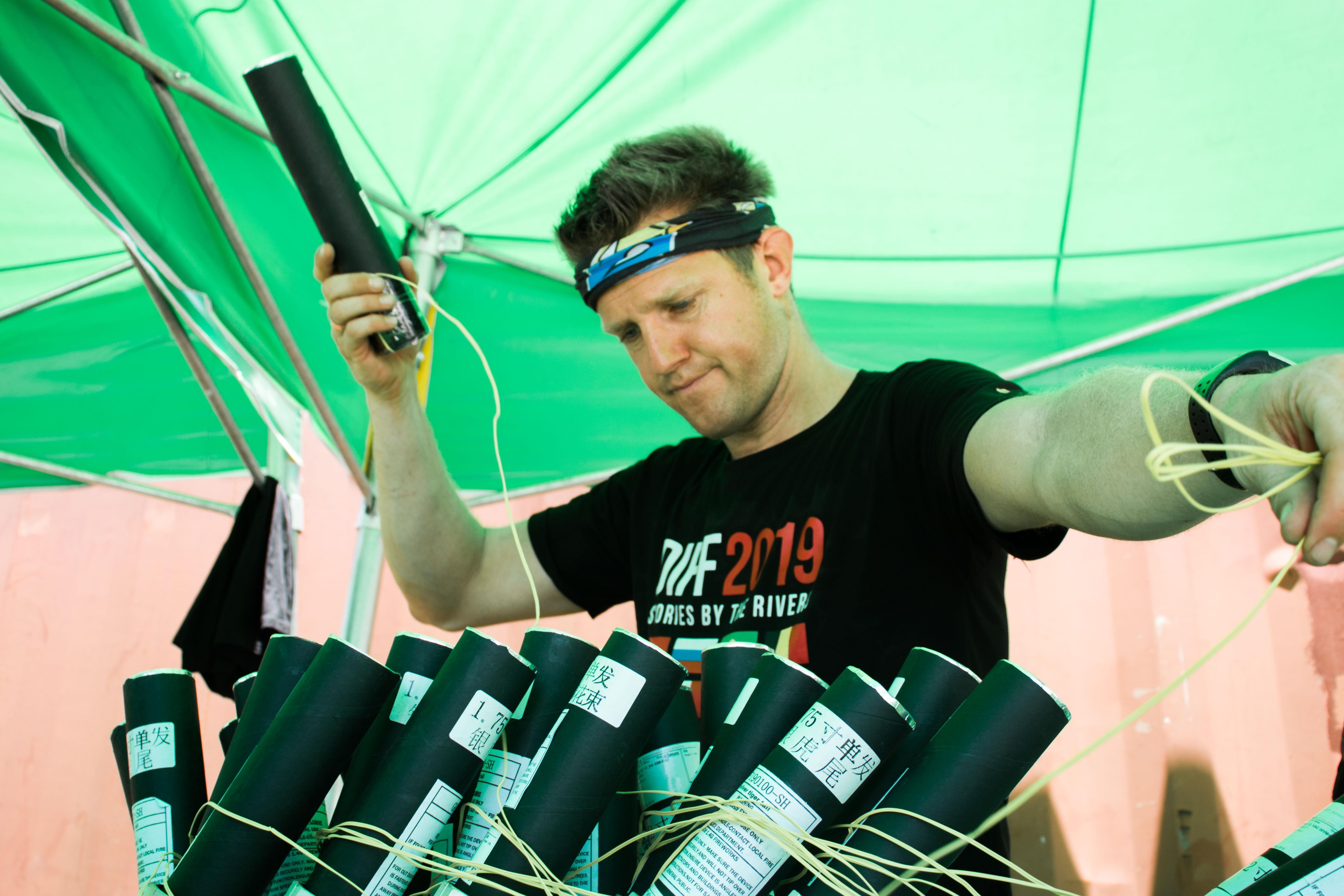 Hàng nghìn quả pháo đội Bỉ và Brazil vào bệ phóng. ảnh 8 Hang nghin qua phao doi Bi va Brazil vao be phong. anh 8