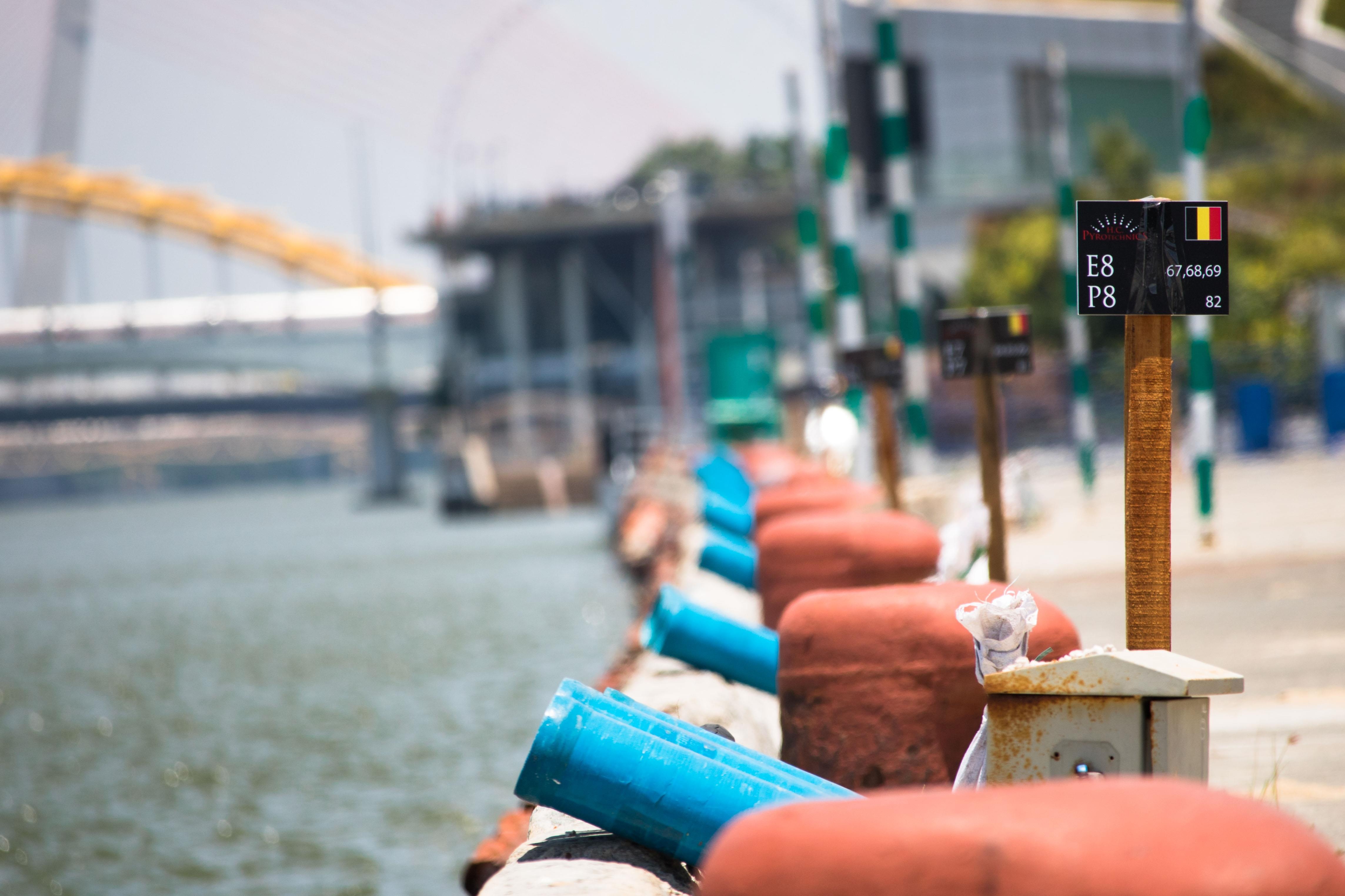 Hàng nghìn quả pháo đội Bỉ và Brazil vào bệ phóng. ảnh 3 Hang nghin qua phao doi Bi va Brazil vao be phong. anh 3