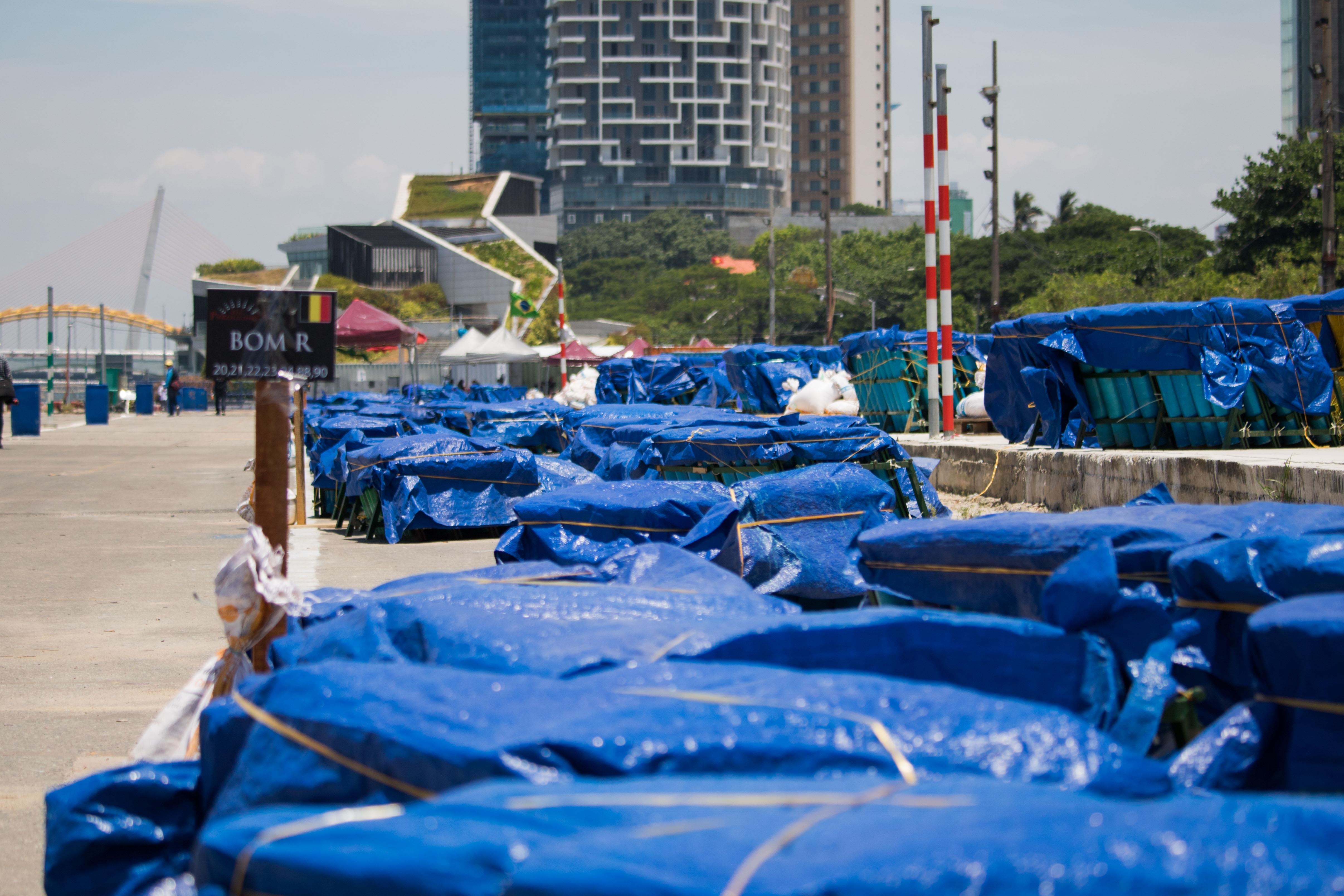 Hàng nghìn quả pháo đội Bỉ và Brazil vào bệ phóng. ảnh 1 Hang nghin qua phao doi Bi va Brazil vao be phong. anh 1