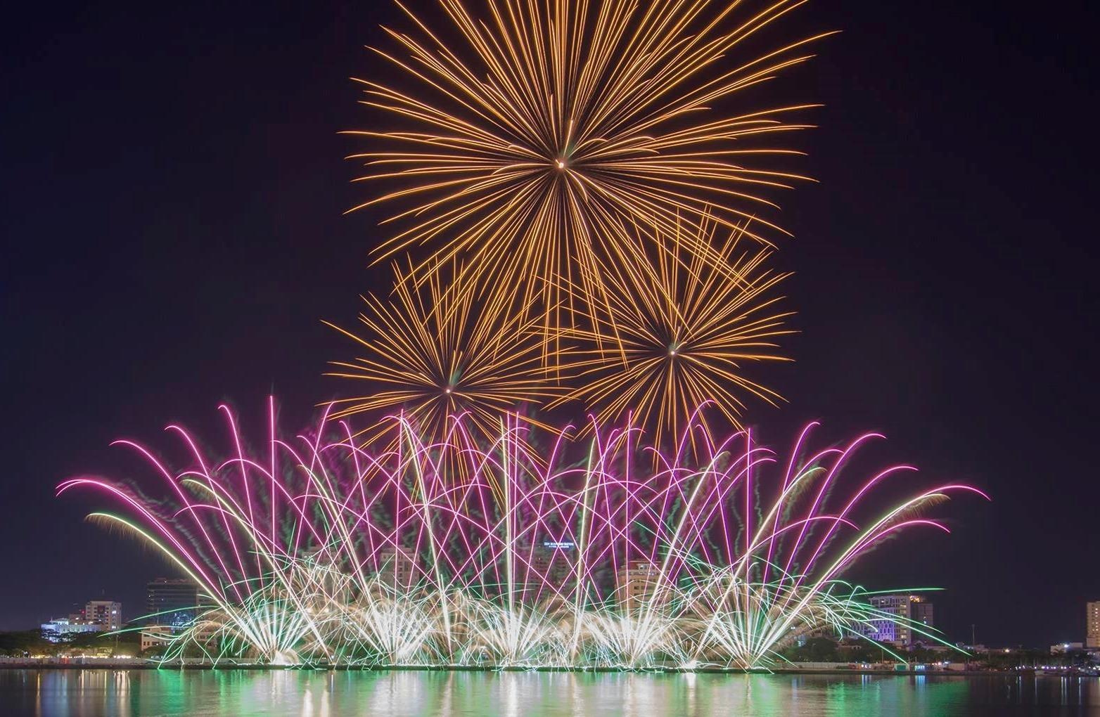 Hang nghin qua phao hoa Bi va Brazil san sang cho dem thi tai Da Nang hinh anh