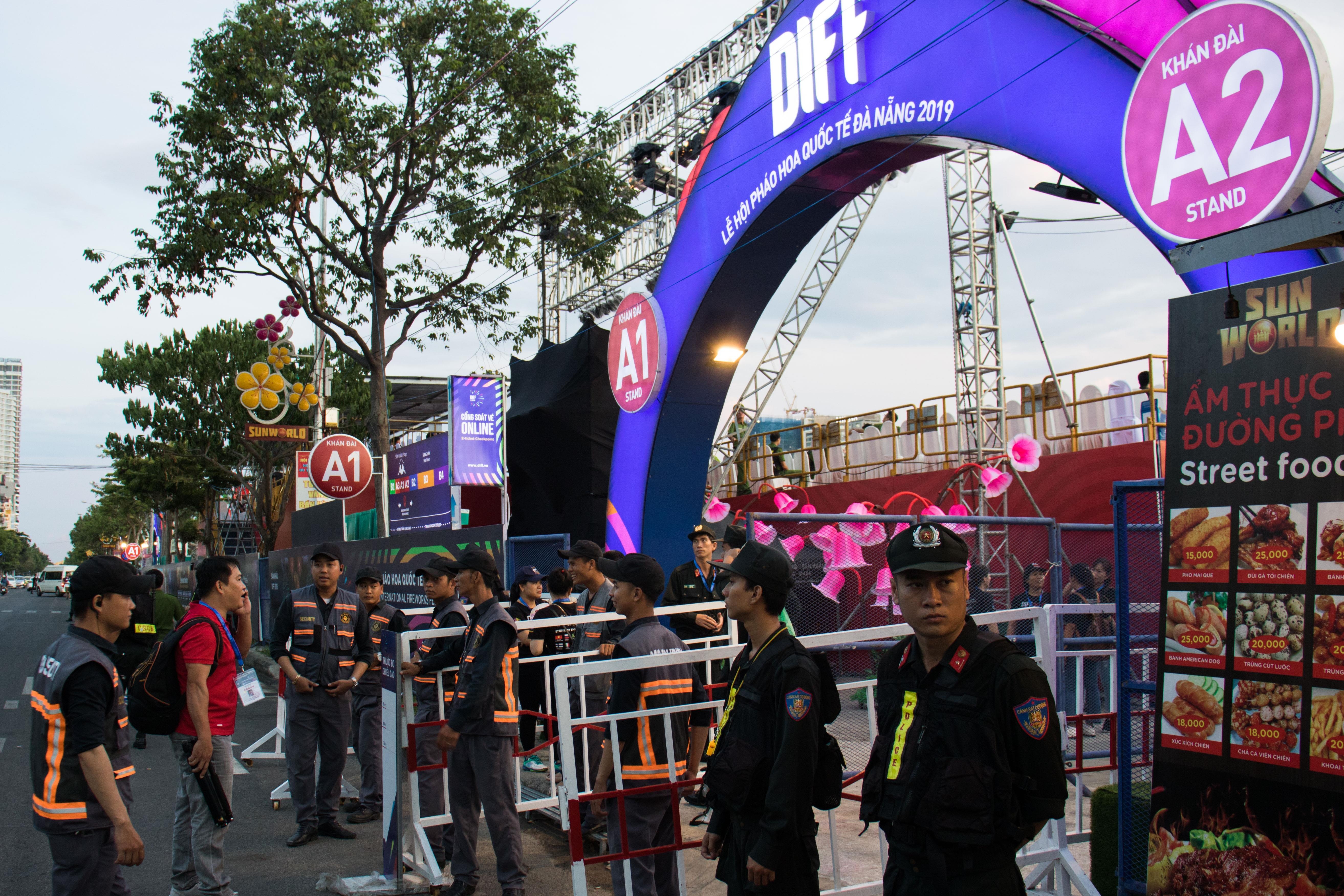 An ninh tai le hoi phao hoa Da Nang. anh 1