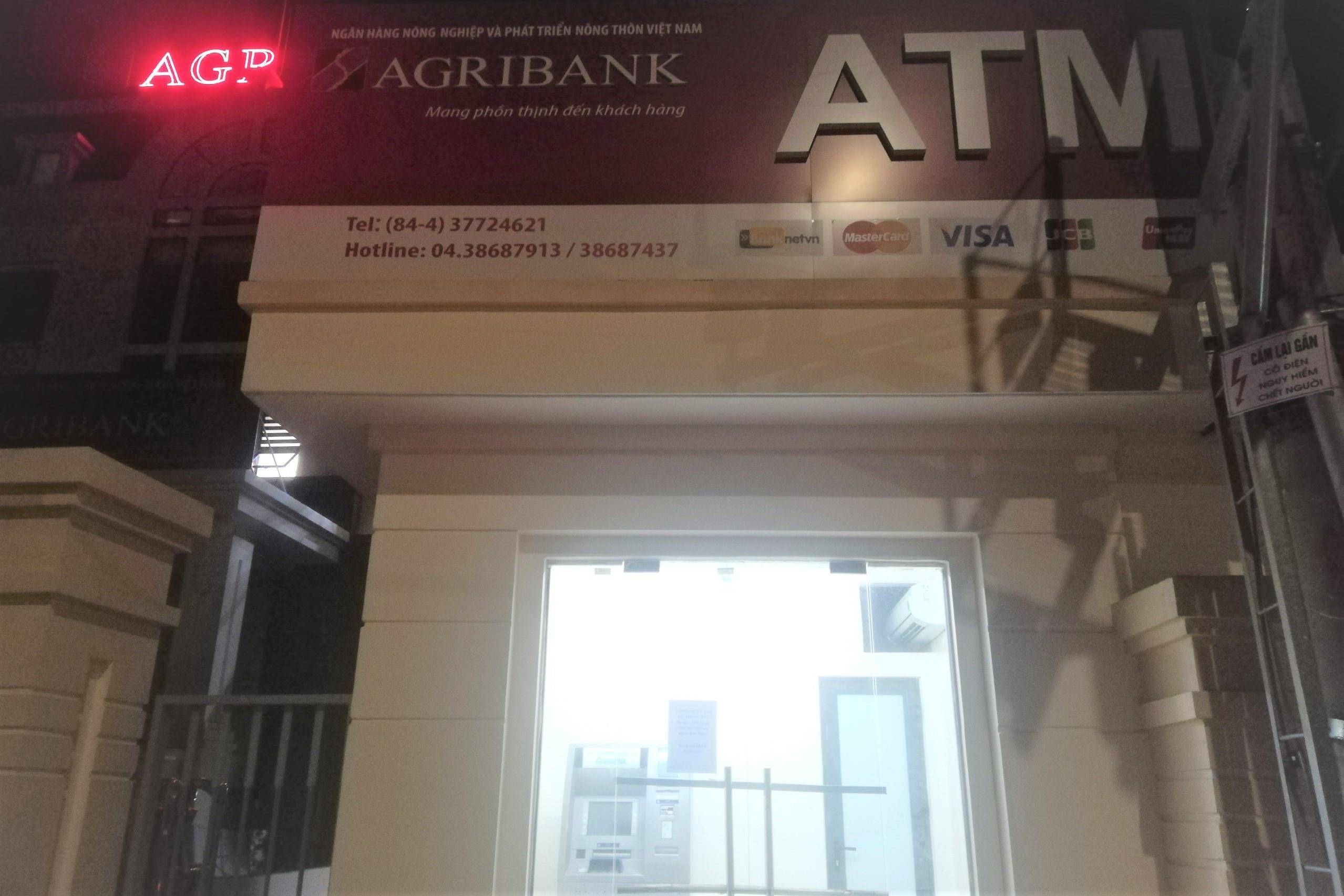 Hang loat ATM te liet truoc gio bao so 4 do bo hinh anh