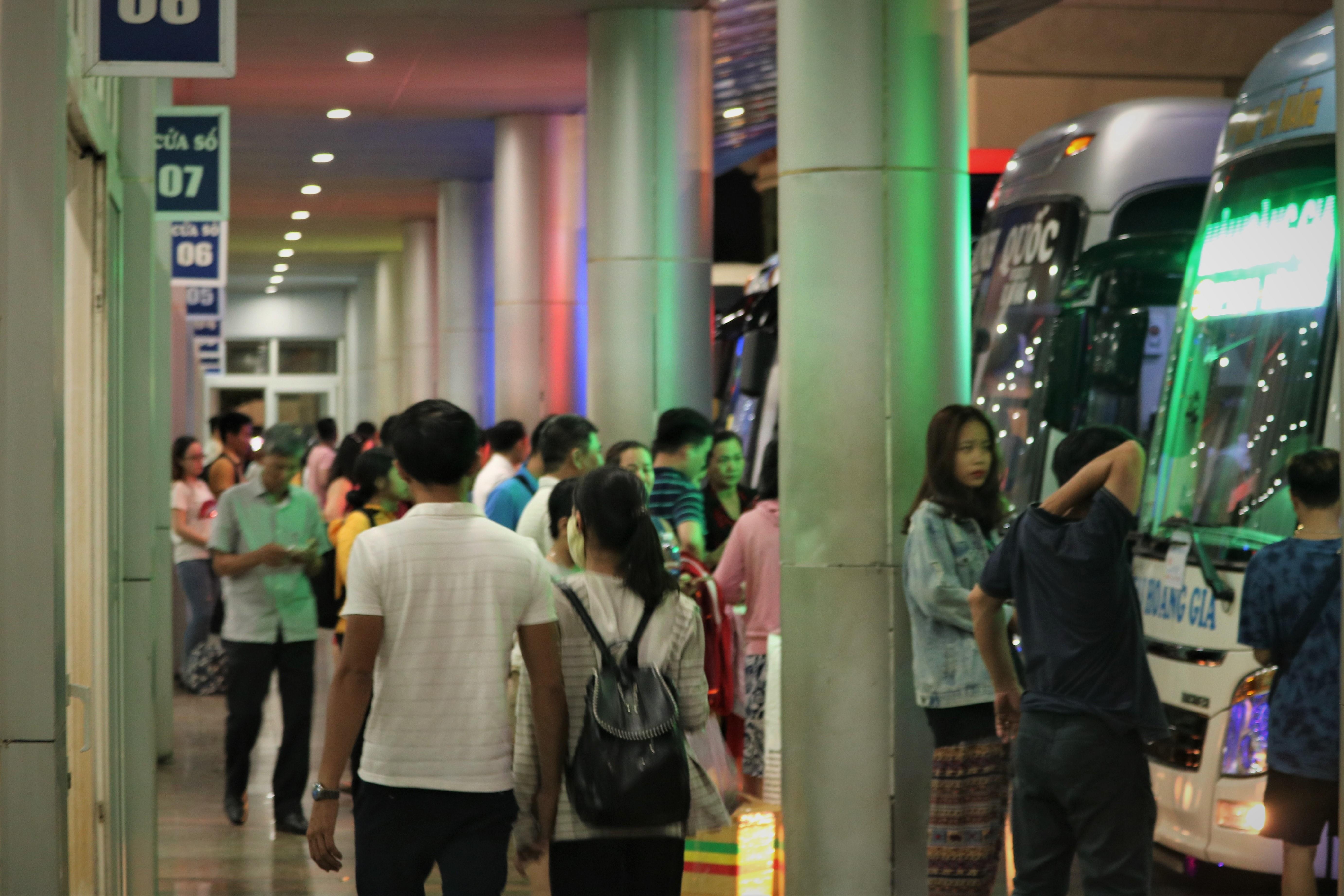 Du khách đổ ra bến xe Đà Nẵng về quê dịp lễ 2/9. ảnh 1 Du khach do ra ben xe Da Nang ve que dip le 2/9. anh 1