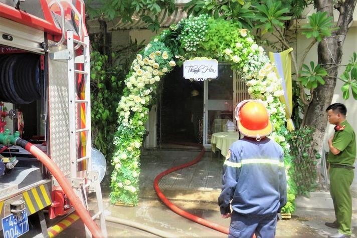 Lua bung phat tai can nha 3 tang sau le thanh hon hinh anh