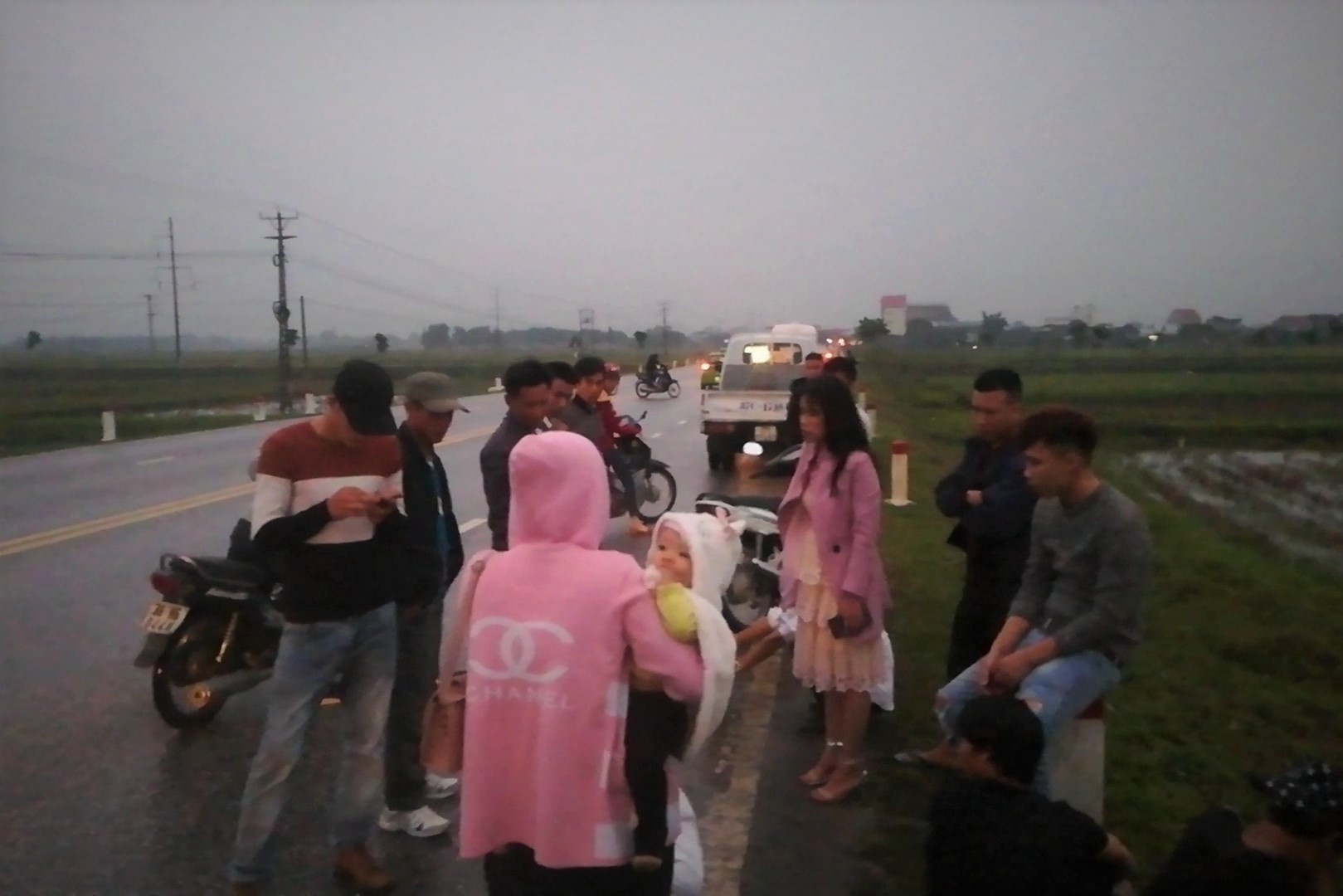 Dinh chi tai xe danh nhau voi hanh khach o Ha Tinh. anh 1