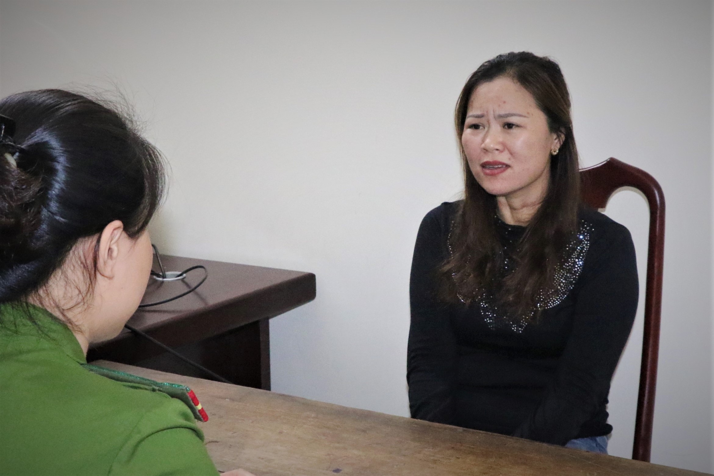 Xung la can bo ngan hang lua dao qua dien thoai hinh anh