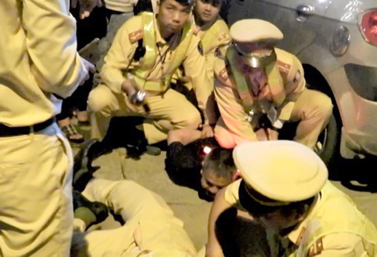 Tai xe danh CSGT anh 1