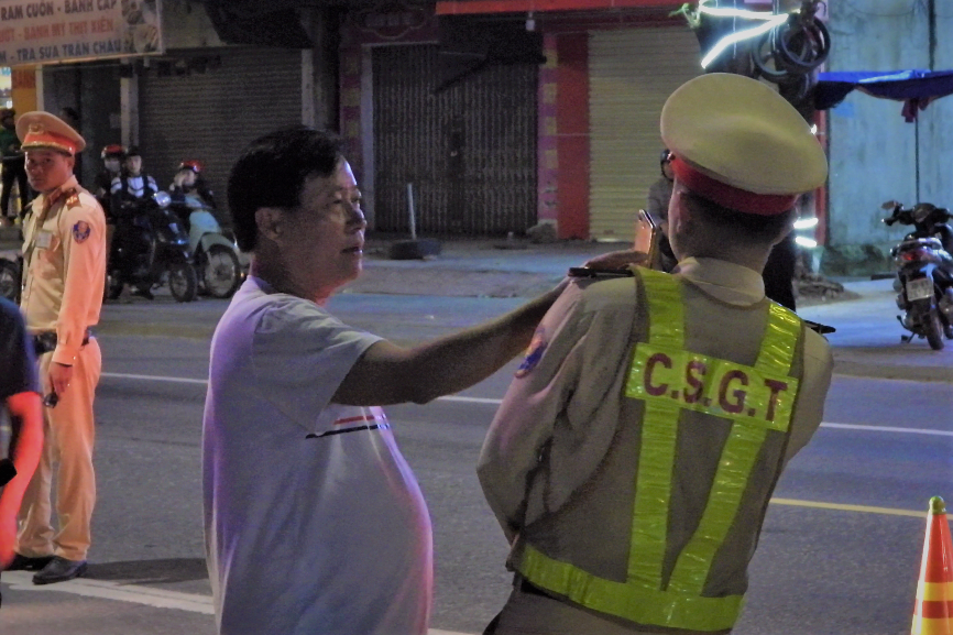 xung la can bo khi bi do nong do con anh 1