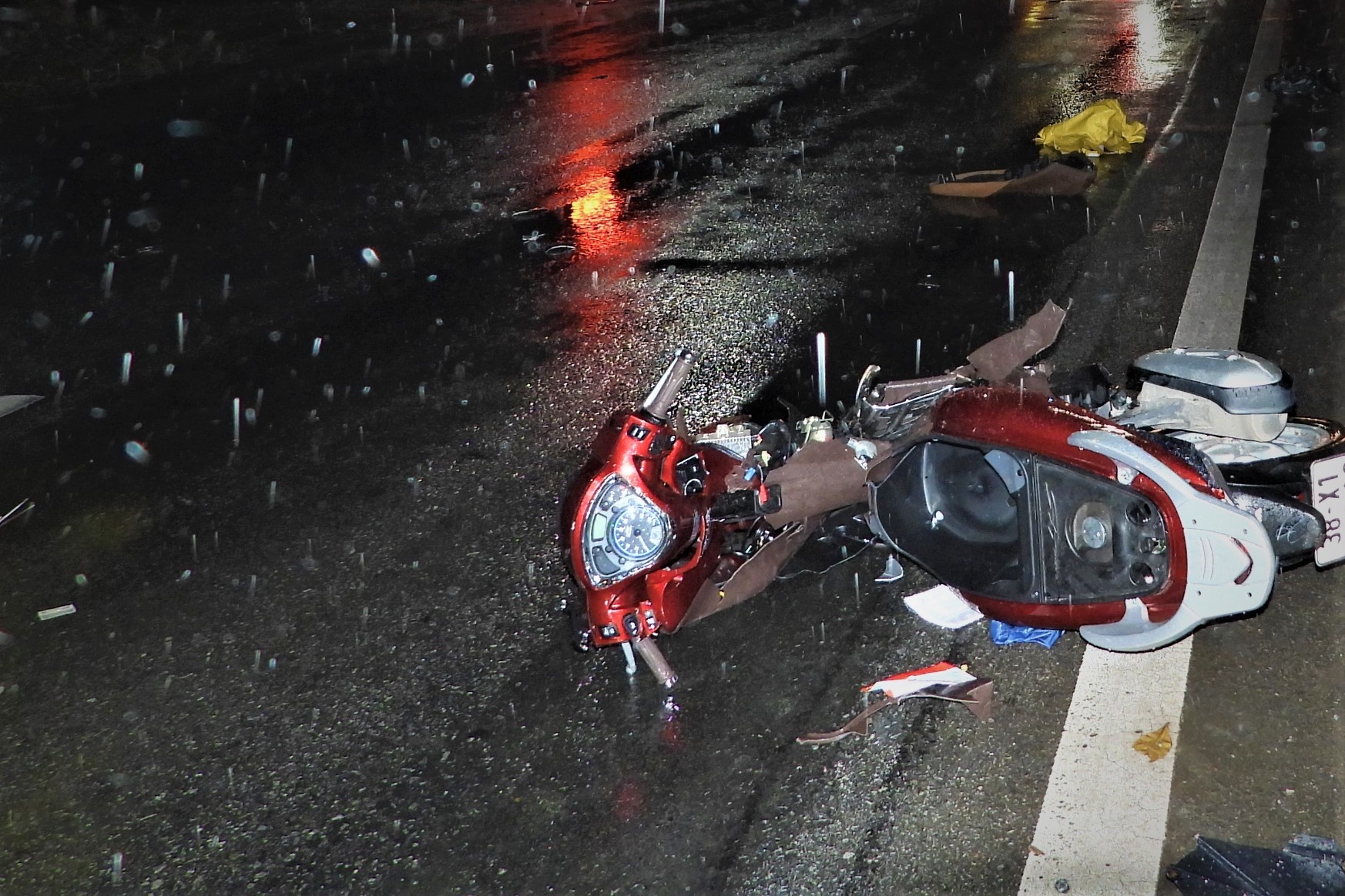 Tai xe dieu khien may xuc ve nha sau tai nan chet nguoi hinh anh