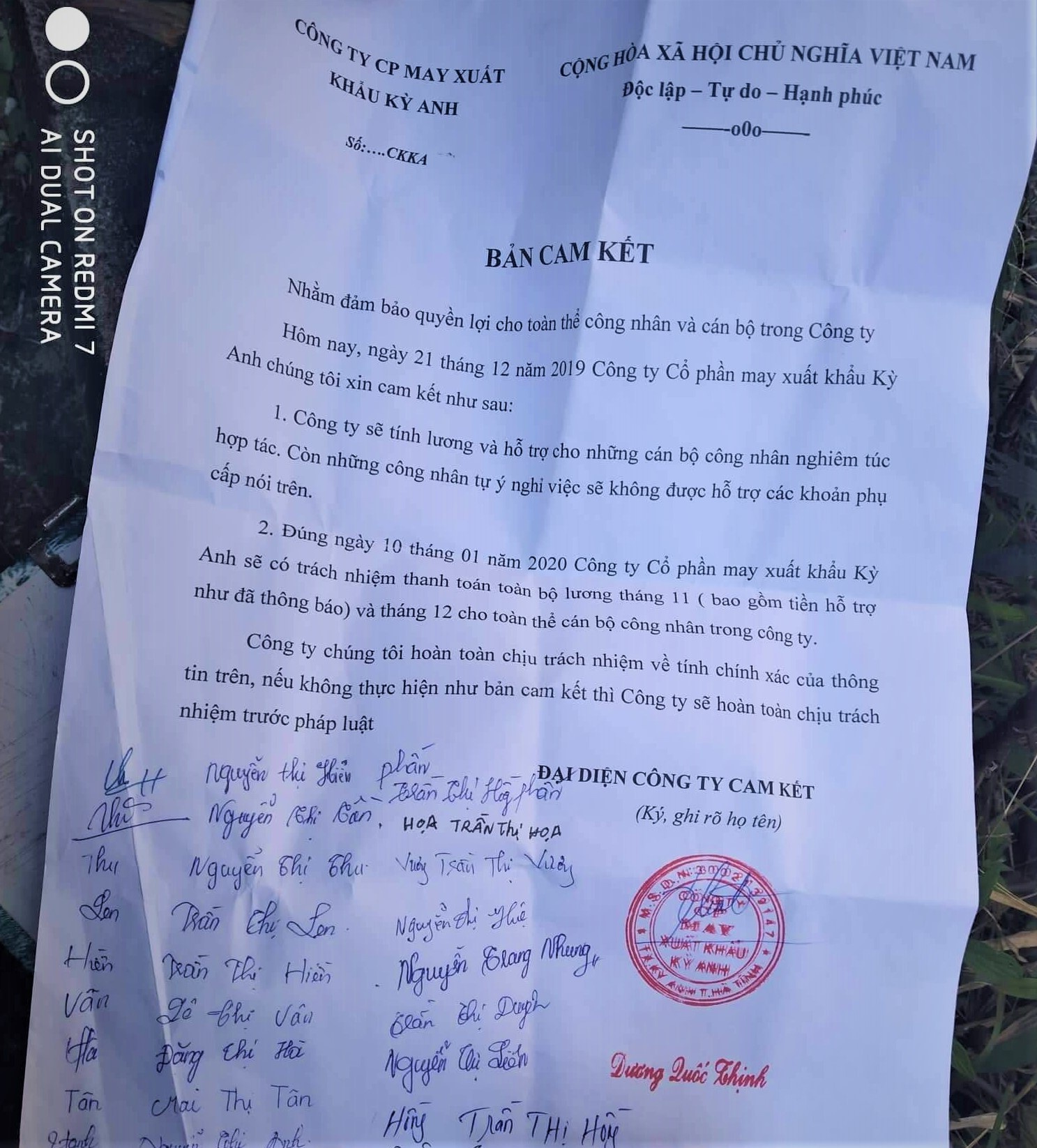 Cong nhan dinh cong vi bi no luong o Ha Tinh. anh 2