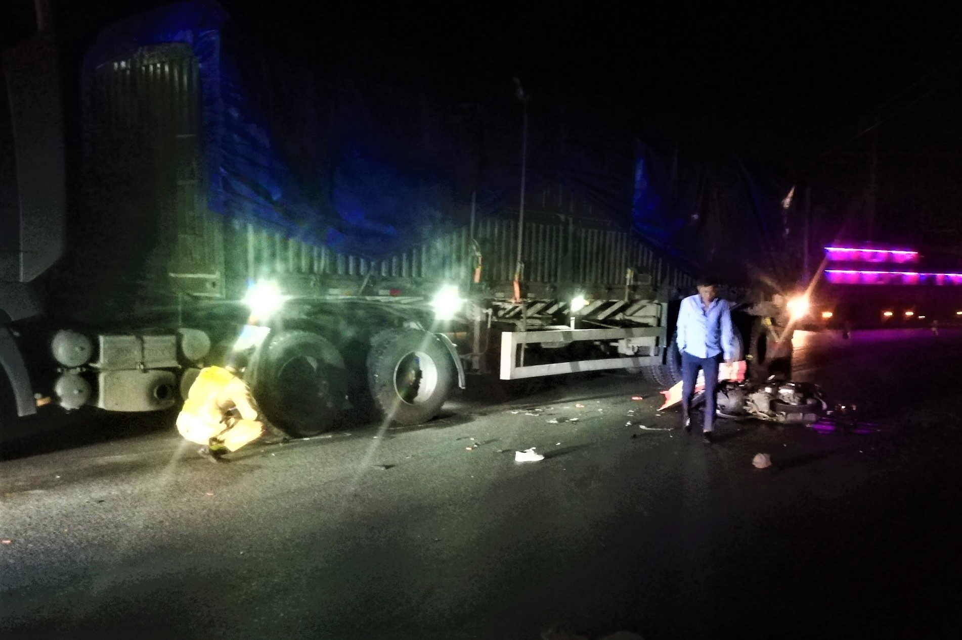 Va cham oto dau keo tai xe xe may tu vong anh 1