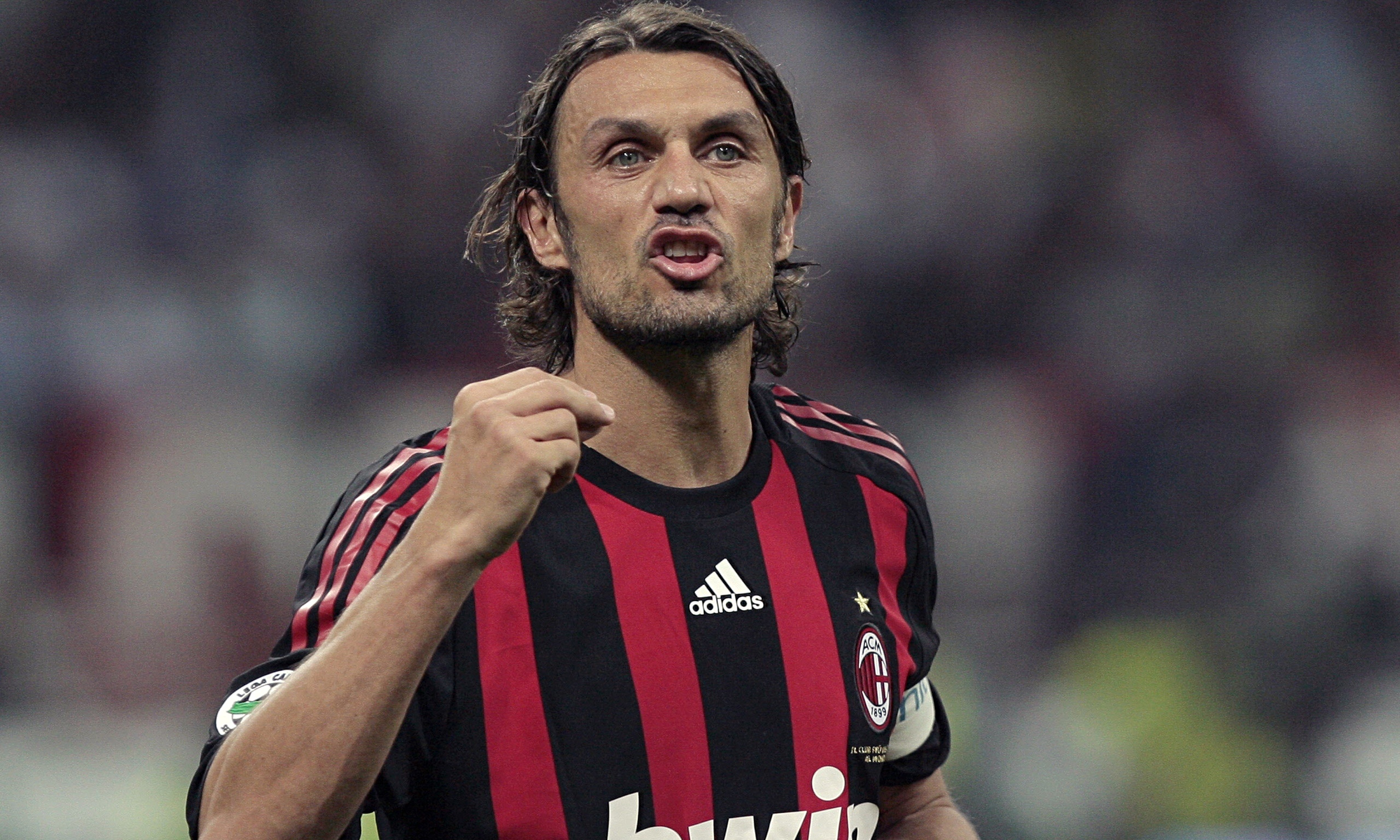 Hậu vệ trái - Paolo Maldini: Thay vì lựa chọn một cầu thủ người Brazil khác cũng nổi danh ở vị trí này là Roberto Carlos, Yaya Toure chọn Maldini - một trung vệ thực thụ nhưng cũng thường thi đấu ở vị trí hậu vệ trái. Điều này cũng thể hiện sự tín nhiệm tuyệt đối của Yaya Toure với hàng thủ AC Milan bởi có đến 3/4 cái tên từng thi đấu trong màu áo Rossoneri.