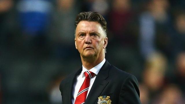 Goi Man Utd la sat nhan, Gary Neville bi Van Gaal canh cao hinh anh