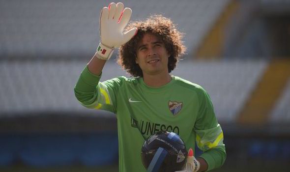 Liverpool dong y chieu mo Ochoa voi gia 3 trieu bang hinh anh