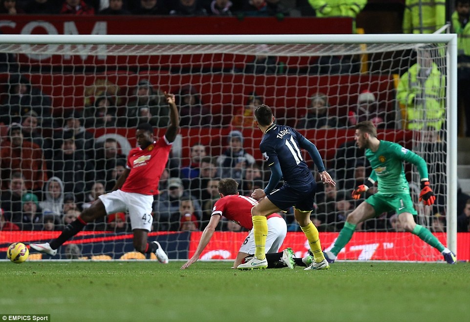 Nhung con so thong ke thu vi ve vong 21 Premier League hinh anh