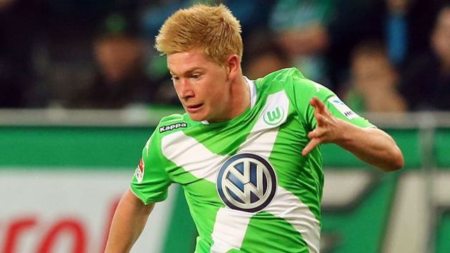 Không được Chelsea trọng dụng khi chỉ ra sân vỏn vẹn có 9 lần trong màu áo The Blues, Kevin De Bruyne bị đẩy sang Bremen theo dạng cho mượn trước khi tới Wolfsburg. Mùa này