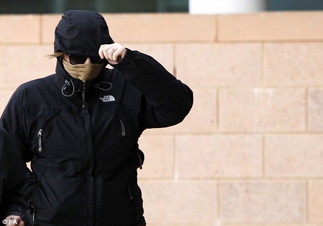 Helen Jones vừa mất sự nghiệp, vừa phải ngồi tù vì tống tiền Gerrard. Ảnh: Daily Mail.