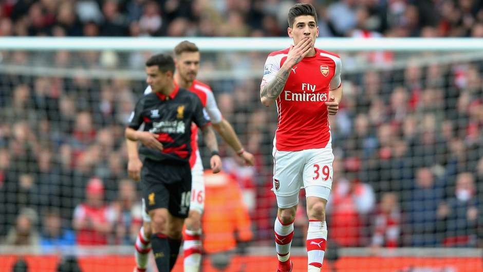 Thi đấu trong vai trò hậu vệ phải nhưng Hector Bellerin đã ghi được 2 bàn tại Premier League (trong đó có một bàn vào lưới Liverpool trong trận thắng mới đây của Arsenal), trong khi Balotelli là tiền đạo đích thực nhưng mới ghi được duy nhất 1 bàn tại Premier League trong màu áo The Kop mùa này.