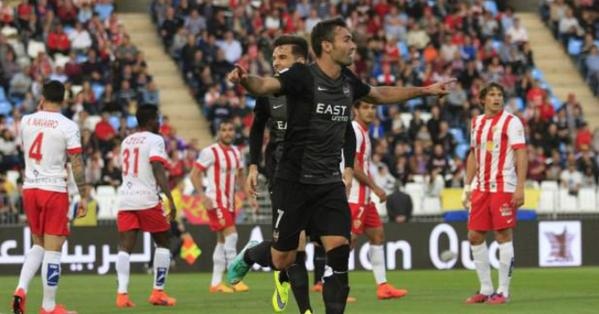 Tiền đạo - David Barral (Levente): Với một cú hattrick vào lưới Almeria cùng tỉ lệ tranh chấp trên không thành công là 78% (7 lần thành công trong số 9), Barral đã giúp Levante thắng đậm với tỉ số 4-1. 