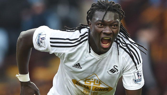 Cú đúp vào lưới Hull là lần đầu tiên Gomis ghi bàn trong hai trận liên tiếp tại Premier League. Thậm chí, số bàn thắng Gomis ghi được trong hai trận gần nhất (3 bàn) còn nhiều hơn số bàn cầu thủ này ghi được trong 25 trận đầu tiên khoác áo Swansea tại EPL (2 bàn).
