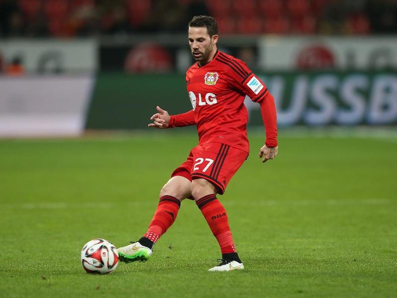 Hộ công - Gonzalo Castro (Bayer Leverkusen): Có lẽ chẳng ai xứng đáng hơn Castro ở vị trí này khi đóng góp 2 bàn cùng một pha kiến tạo trong chiến thắng 4-0 củ Leverkusen trước Hamburg. Không những thế, Castro còn làm quá tốt nhiệm vụ 