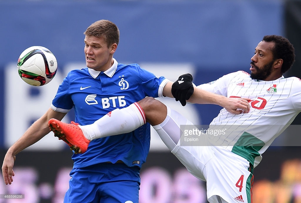 Tiền vệ trung tâm - Manuel Fernandes (Lokomotiv Moscow): Là cầu thủ duy nhất trong danh sách này không thuộc nhóm 5 giải đấu hàng đầu châu Âu, Fernandes ghi dấu bằng một bàn thắng và một pha kiến tạo, cũng như tỉ lệ tranh chấp thành công lên tới 72% (13 trong 18 lần)..