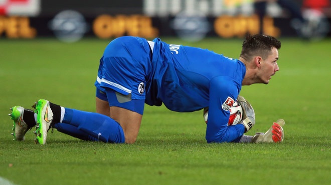 Với 6 pha cứu thua cùng 3 lần ngăn chặn thành công những pha tạt bóng vào trong vòng cấm, Burki chính là bệ đỡ để Freiburg giành chiến thắng tối thiểu trước FC Koln.