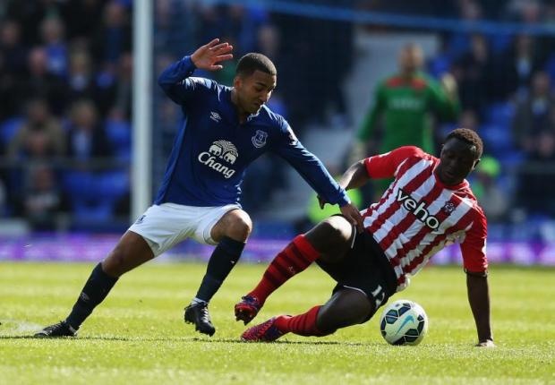 4. Aaron Lennon (Everton và ĐT Anh): Cũng được đánh giá rất cao ở khả năng bứt tốc nhưng Lennon không thể vươn lên trở thành ngôi sao lớn do hạn chế về khả năng sáng tạo, cũng như kỹ thuật cá nhân của tiền vệ này không có gì xuất sắc.