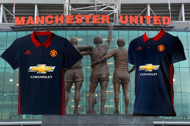 Nghi van ve mau ao dau cua M.U mua toi hinh anh