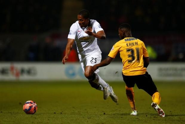 3. Antonio Valencia (Man Utd và ĐT Ecuador): Là một cầu thủ chạy cánh đơn thuần theo kiểu chạy và tạt, Valencia sở hữu nền tảng thể lực cũng như tốc độ cực tốt. Nhờ vậy nên dù hạn chế về mặt sáng tạo cũng như kỹ thuật nhưng Valencia vẫn được các đời HLV Man Utd ưu ái.