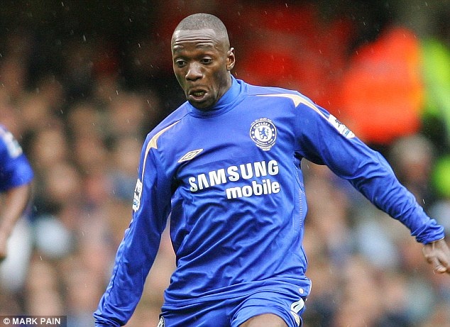 Tiền vệ trụ - Claude Makelele: Thi đấu bên cạnh anh ấy luôn có cảm giác rất an toàn. Nếu bạn mắc sai lầm, anh ấy sẽ giúp sửa chữa nó. Chúng tôi thật sự rất nhớ Makelele khi anh ấy chuyển tới Chelsea.