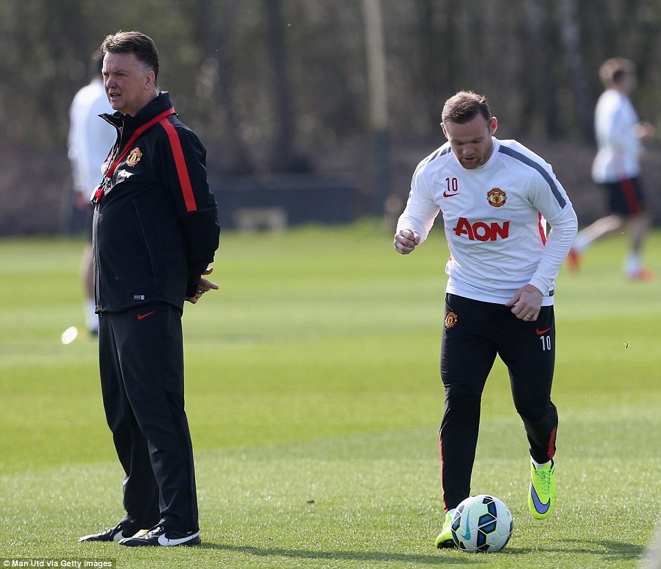 Không cần sự yêu cầu của chiến lược gia nổi tiếng nghiêm khắc như Van Gaal, Rooney vẫn rất tự giác tập luyện.