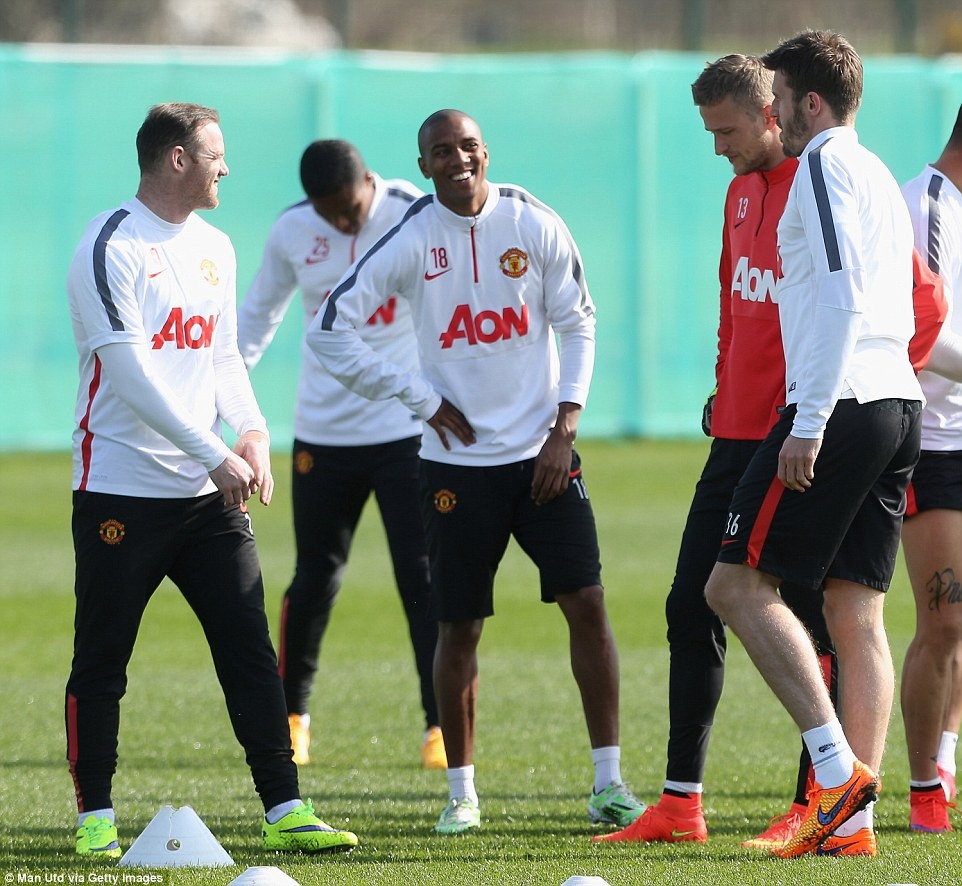 Dù tích cực tập luyện nhưng bầu không khí trên sân tập của Rooney với các đồng đội vẫn rất thoải mái, đây là điều cần thiết khi chuẩn bị về mặt tâm lý cho các cầu thủ trước một trận đấu lớn.