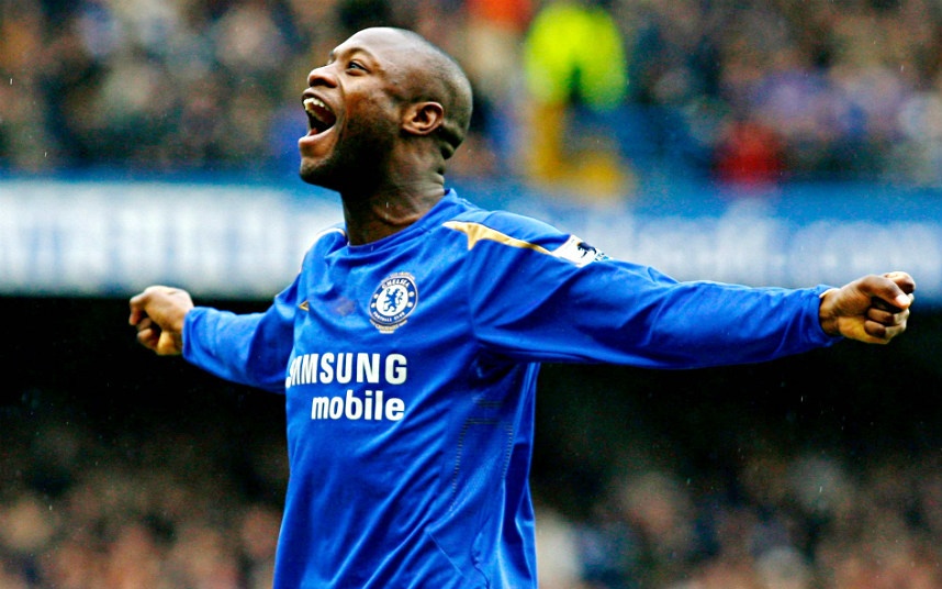 Hậu vệ trái - William Gallas: Trước khi Ashley Cole xuất hiện, Gallas mới là lựa chọn khiến Mourinho thích thú ở hành lang cánh trái. Là một trung vệ nhưng Gallas lại thi đấu cực kỳ vững chãi trong vai trò hậu vệ trái, góp công rất lớn tạo nên hàng thủ trứ danh giúp Chelsea vô địch trong hai năm 2005