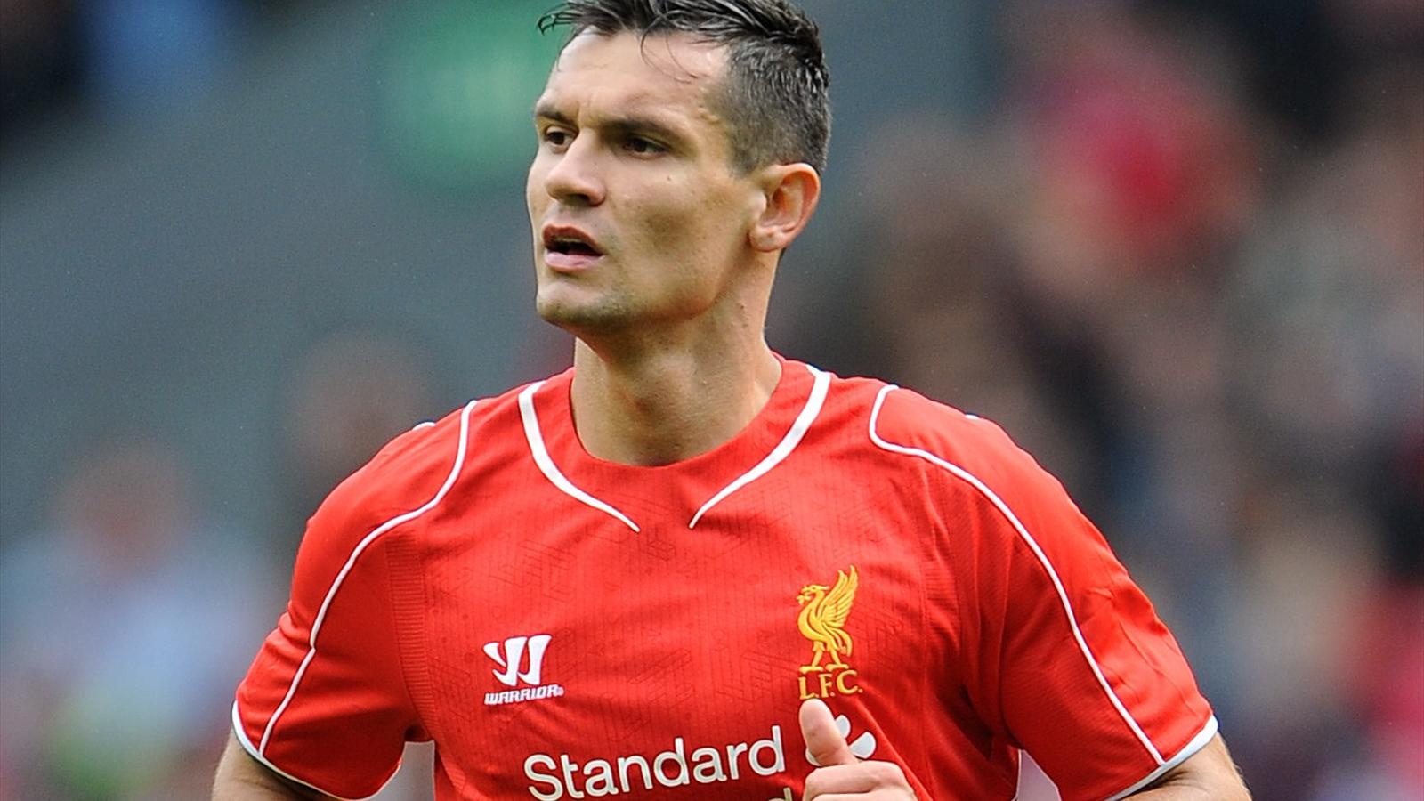 Dejan Lovren (Liverpool): Từng được HLV Brendan Rodgers khen là trung vệ lý tưởng để kế thừa những phẩm chất của Carragher tại Liverpool, thế nhưng Lovren không còn thể hiện được màn trình diễn ấn tượng như khi còn khoác áo Southampton nữa. Trung bình mỗi trận, trung vệ người Croatia mất bóng 1,6 lần và mắc lỗi 0,3 lần, con số đáng báo động với một trung vệ.